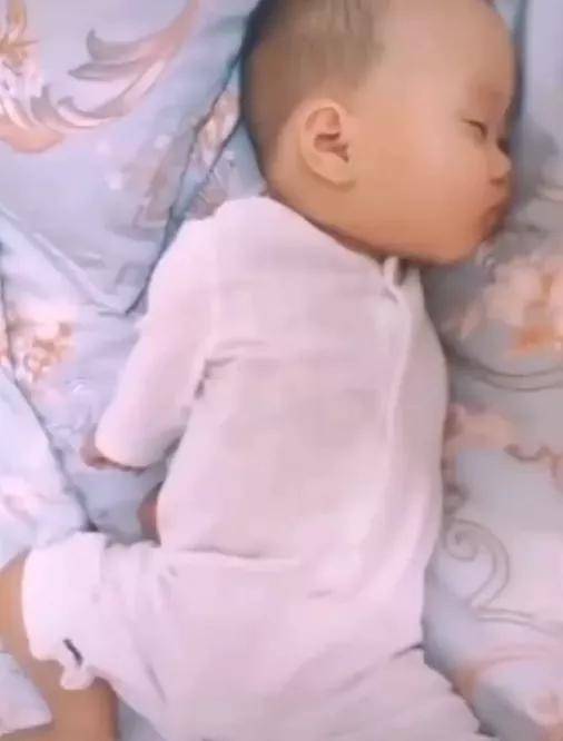 来源|老母亲仿佛打开了盲盒掀开孩子被窝的那一刹那