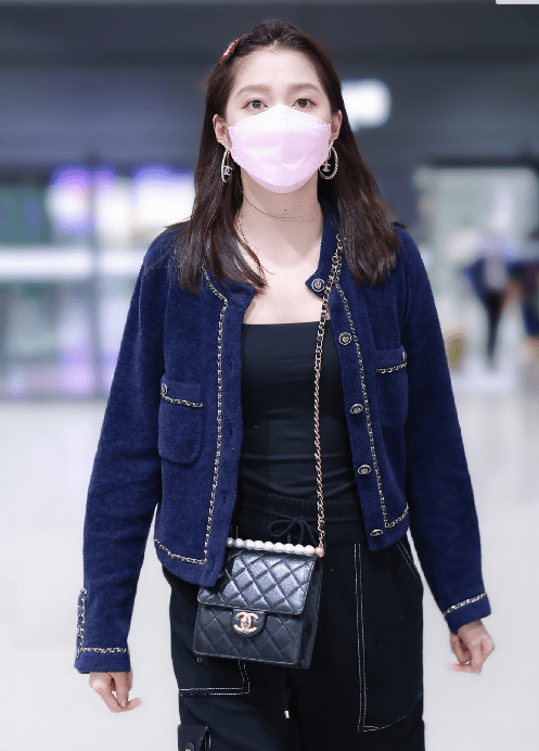 顶流|关晓彤身材被热议，从顶流女朋友到腰大脖子粗，她到底经历了什么