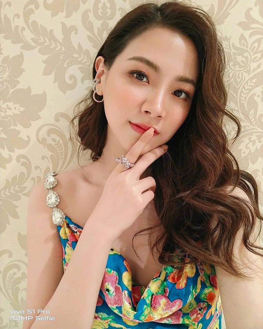 平采娜|甜美，婀娜，可御可纯，拥有1/4华人血统的她颜霸泰国娱乐圈！