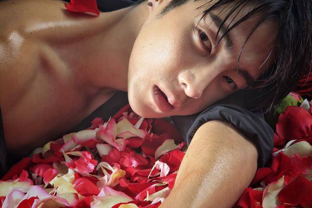 征服|原创天生整容失败脸，他却用演技征服的观众，他的角色很有味道