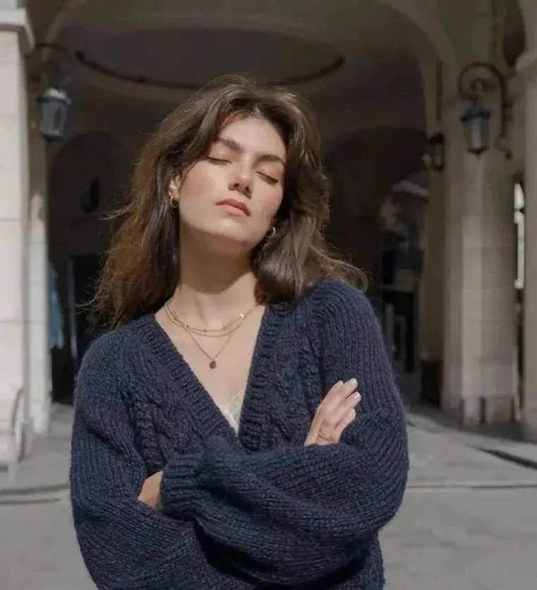 美少女|吊打鞠婧祎的真·四千年美少女，这方脸却甜到极致的美貌是开挂了吧！