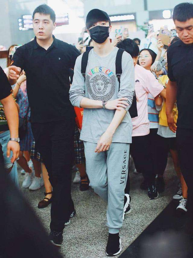 小时候|原创陈立农哽咽谈过早成熟，回忆自己小时候，真的很暖心啊