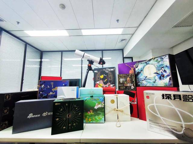 礼盒|开箱大赏，这届互联网月饼行不行？