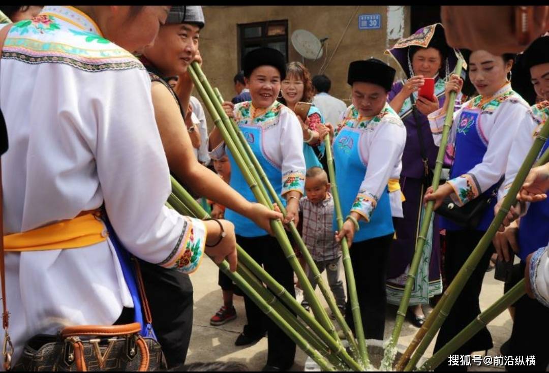 竹竿打糍粑,仡佬族图腾里的民族文化与民俗文化_手机