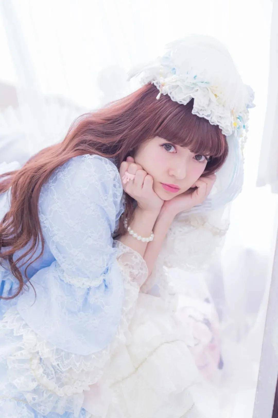 top|lo圈迷惑行为大赏，公车上蹦迪、冲上b站掉粉榜top的土味名媛一个比一个虎！