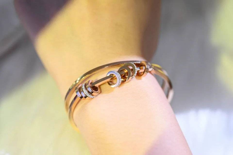 连明星|ZEGL线下体验店！超20000+配饰任挑任试，百元内轻松Get！