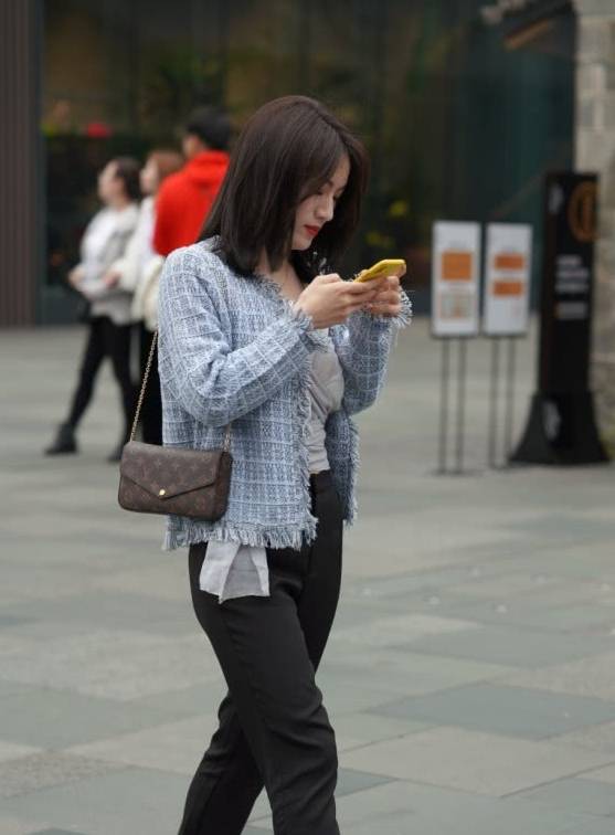 鞋子|当别人穿AJ热得难受时，小姐姐早已穿上“珠宝鞋”，清爽舒服