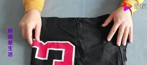 地摊|地摊上20元一件的衣服哪来的？为什么这么便宜？现在知道还不晚