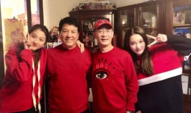 章金莱|原创六小龄童发文为妻子于虹庆生,所晒合影中女儿罕见入镜