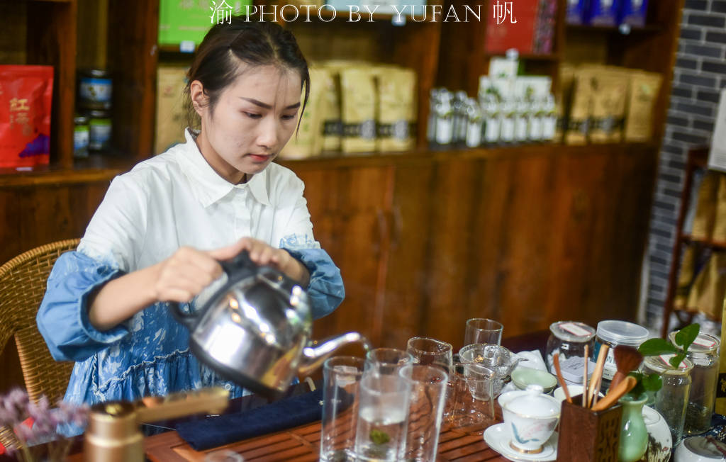 旅途中遇上下雨怎么办？这份雨中游苗寨的攻略请收好，超级实用