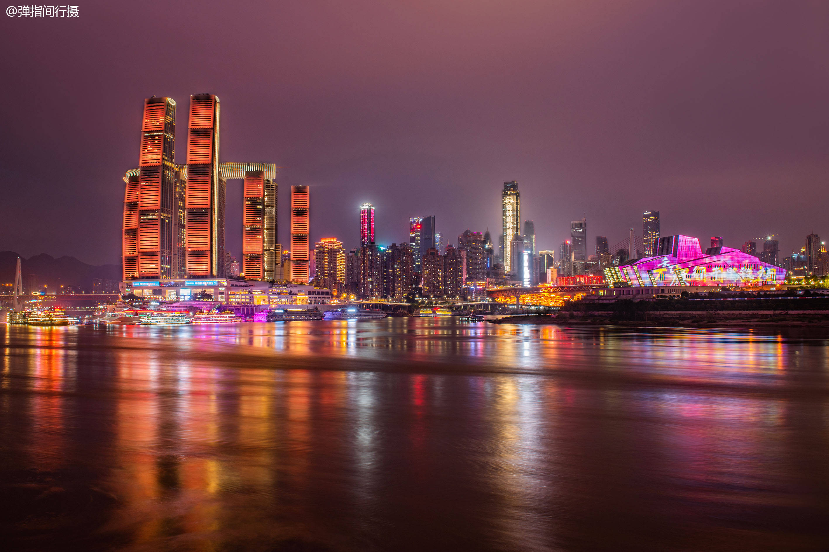 山城重庆因绝美夜景爆红网络是中国西部城市的颜值担当
