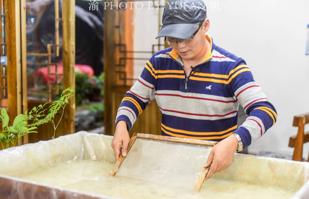 旅途中遇上下雨怎么办？这份雨中游苗寨的攻略请收好，超级实用