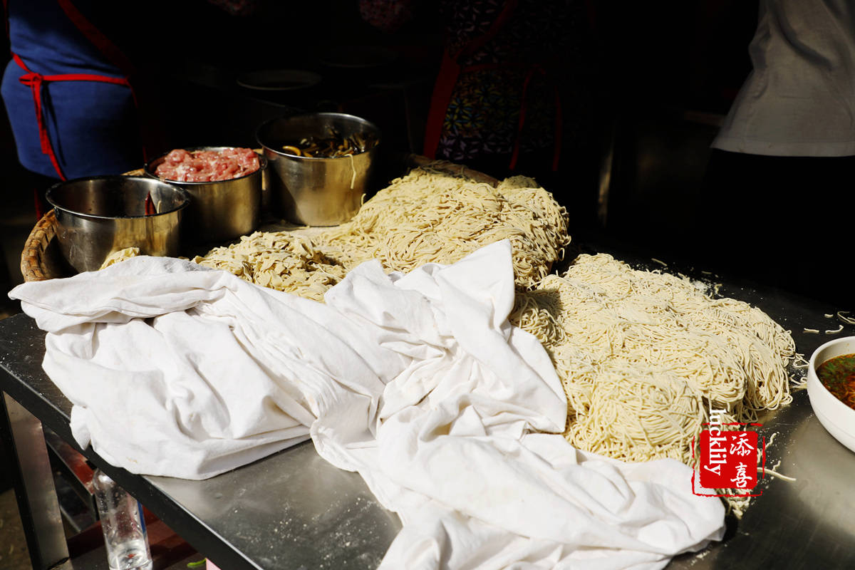 去镇江吃了这四家最有代表性的网红面馆，基本也就成了镇江锅盖面的全科生