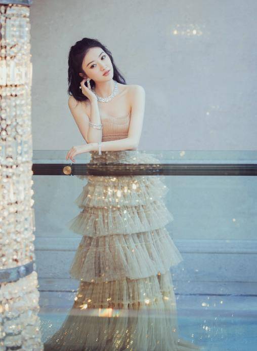 张继科|景甜近照公开，抹胸纱裙穿出甜美范，张继科后悔不？