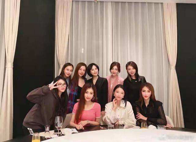 贵妇|baby拼命进的贵妇圈啥来头？学霸千金只能坐边上，C位阔太身份成谜