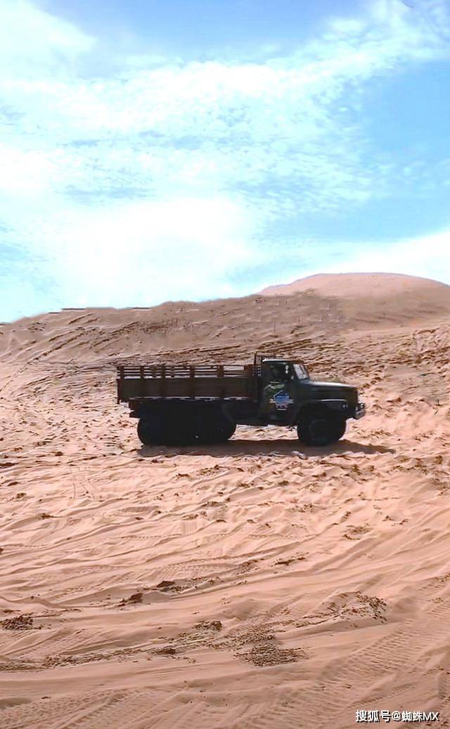 阿拉善沙漠救援车六轮驱动拉过大炮网红大v沟玩沙必备