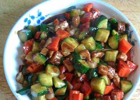 如何切黄瓜丁胡萝卜丁 3870afd9477d4550bdc4d19bf1304806.jpeg