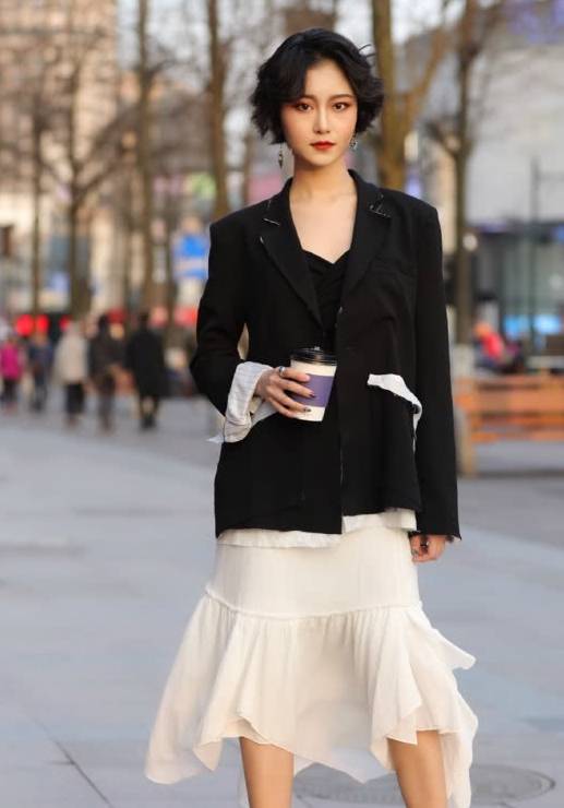 女生|怪不得“3D立体裙”能火，视觉上拉长腿型，最适合小个子女生！