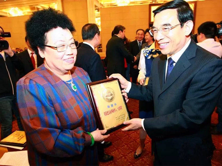 迟重瑞|65岁唐僧过生日，76岁老婆年老色衰身材走样靠一件宝贝征服御弟