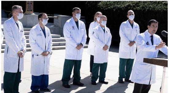 白大褂|川普的美男计：白宫御医的时尚政治，白大褂配西装领带有讲究