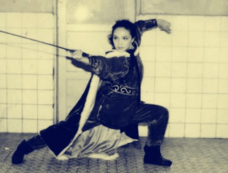 星靠苗|原创香港女打星靠苗翠花走红，曾批章子怡不配打星，现成国家一级教练