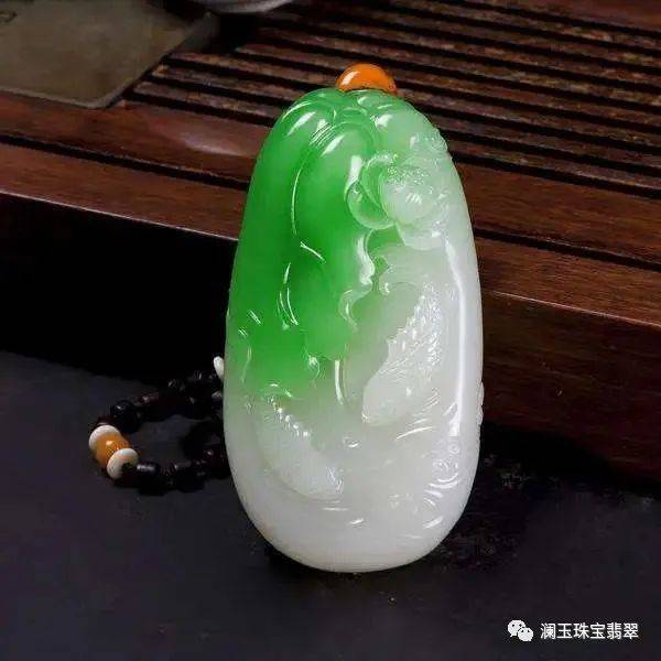 满绿|大妈连买14件翡翠都是假的，气得喝农药？翡翠一绿就值钱？这4种千万别眼馋！