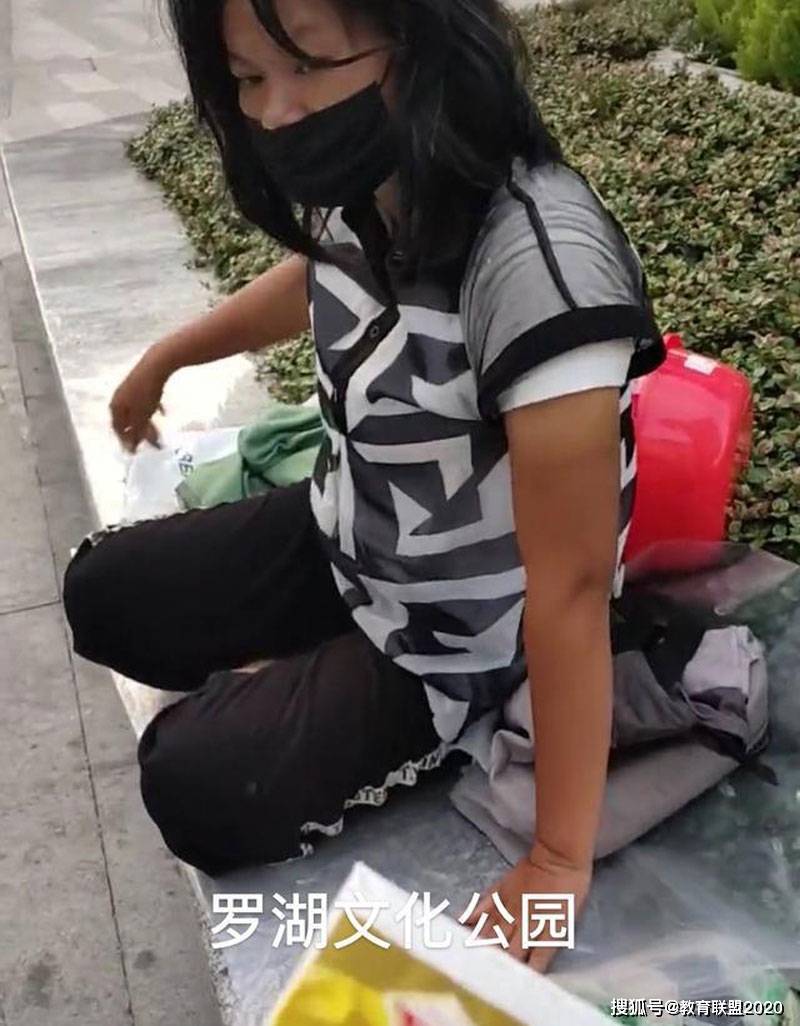 离不开深圳回不去故乡，中秋街头捡剩饭的失败女人