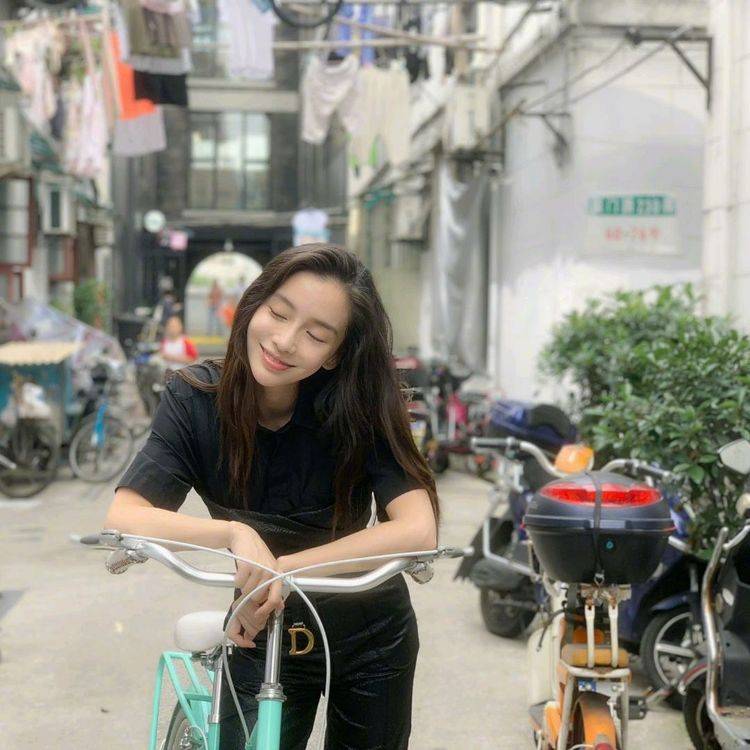 男生|她模特出身，在综艺节目中一举成名，演技却饱受诟病