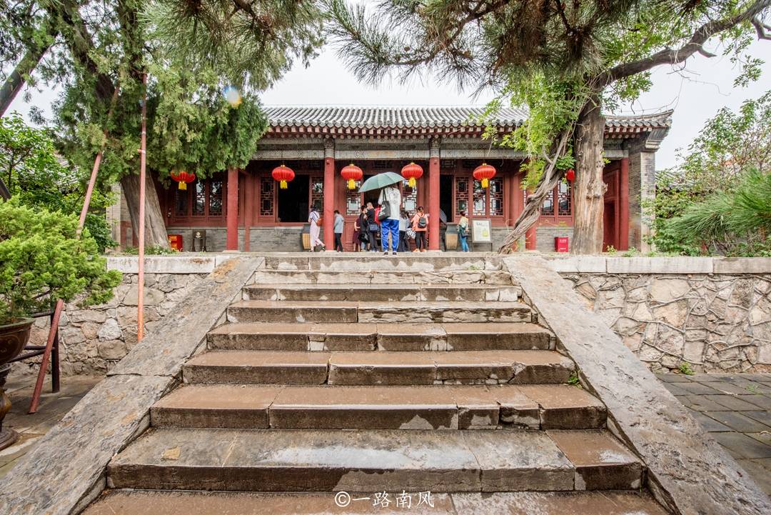 建筑|泰山下唯一皇宫式建筑,和北京故宫齐名,共有六位皇帝来此封禅