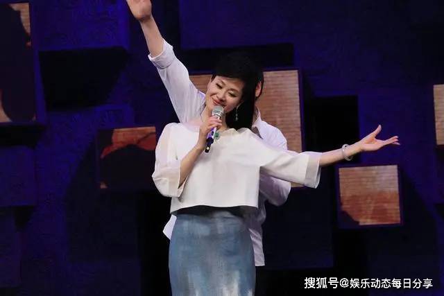 最红的歌曲20首 b9f153090d2743bf8da2493fd7480983.jpeg