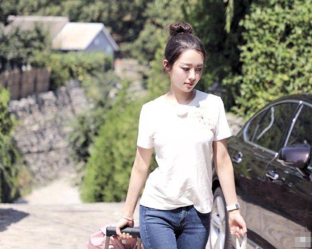 原创难怪吉娜一直浓妆出镜,看到她唯一素颜照,和郎朗在一起时差距大