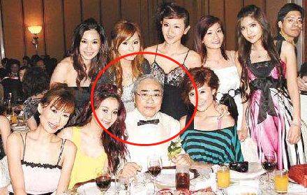 情人|被生父''卖身''72岁拥有200位情人富豪，5年虐恋后今如何？