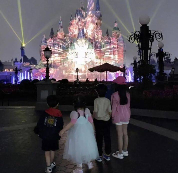 名媛|Angelababy与顶级名媛闺蜜团聚会，合照站靠边位似《三十而已》