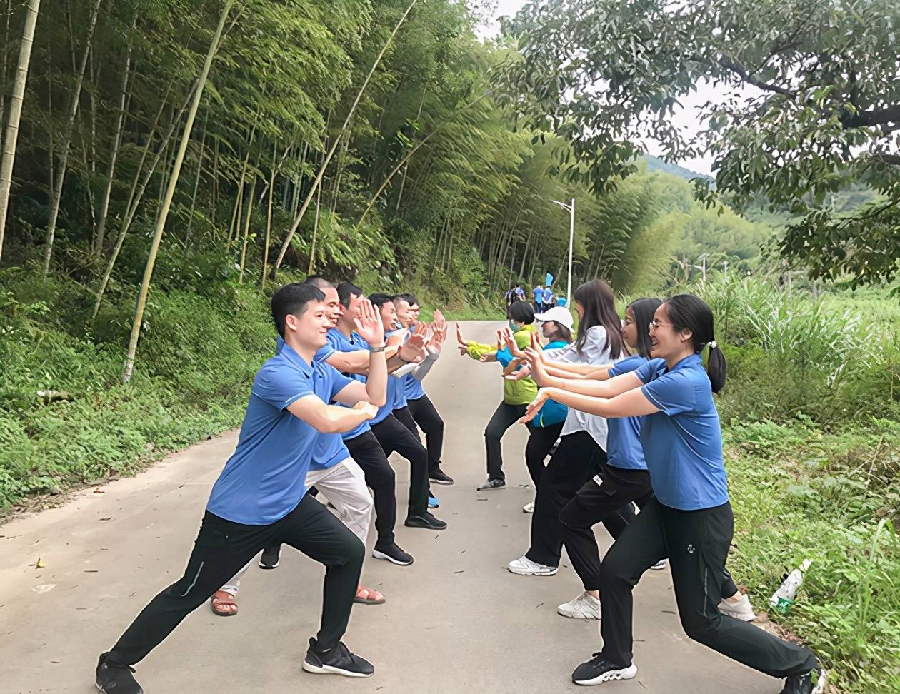 思腾体育运动服厂家绿色行动,致力呼吁人与自然的共生