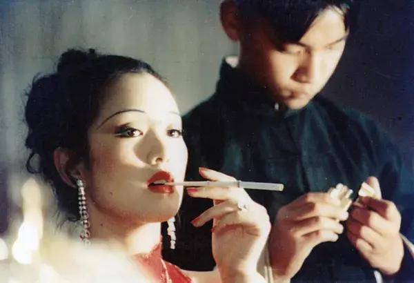 脸部|巩俐太自信了吧,出席活动基本都是裸唇,脸部特写就是两个字标致