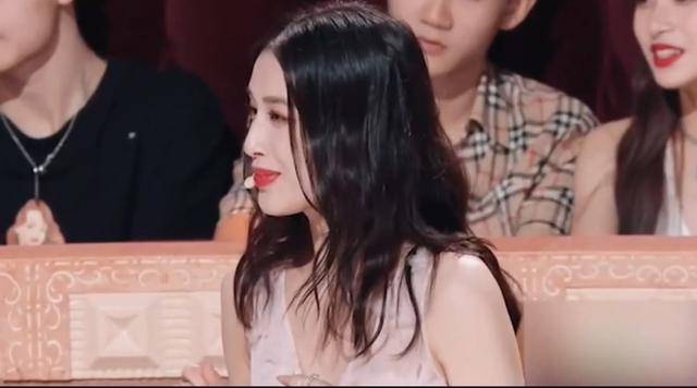 表情|原创黄圣依回应“浪姐”冷眼看伊能静，称被过度解读，不料好姐妹拆台