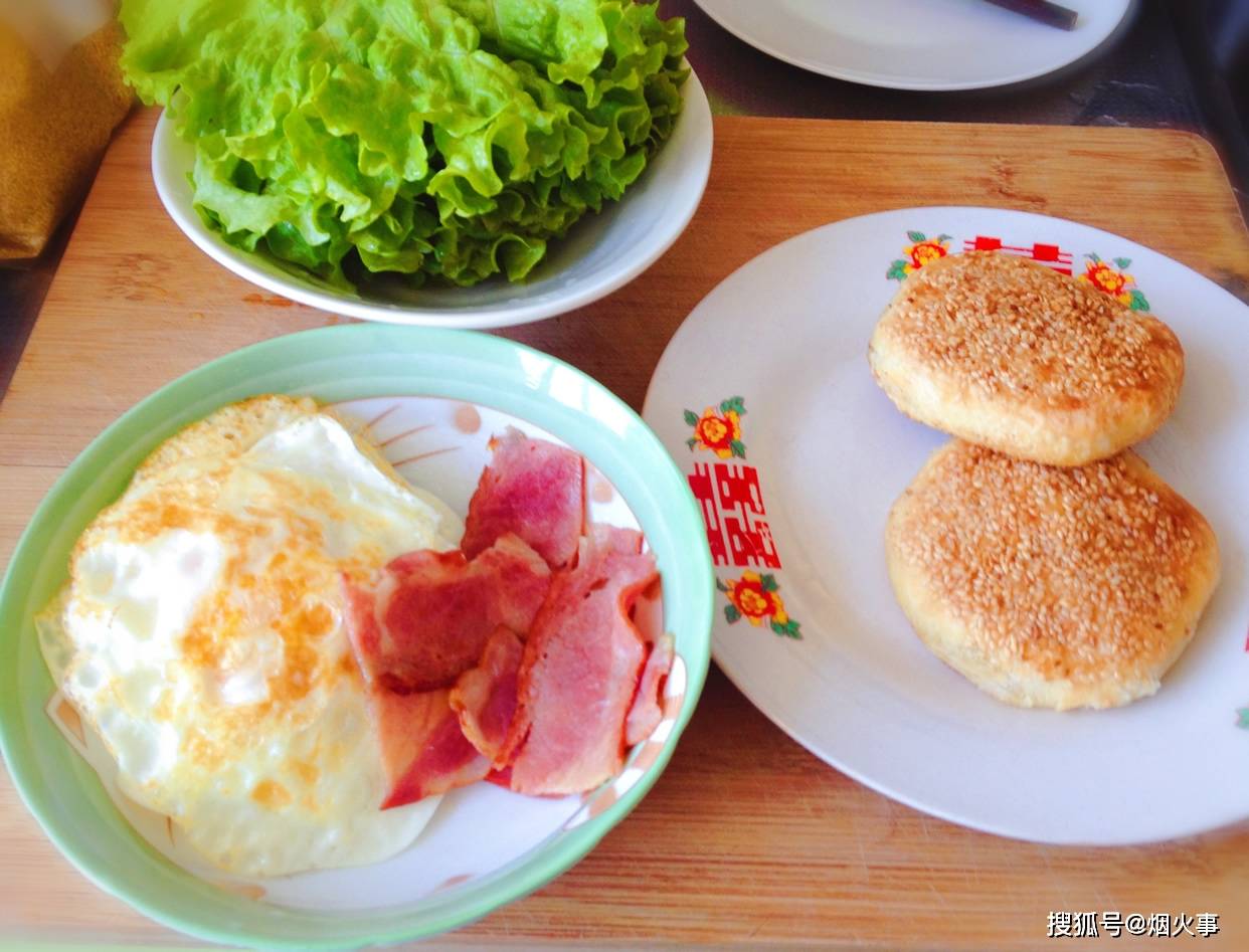 油条|早餐别老吃包子油条，教你1分钟学会做烧饼三明治，比街上卖的还好吃