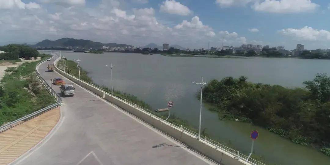 汕头市澄海区莲阳河南岸河堤路启动绿化工程建设