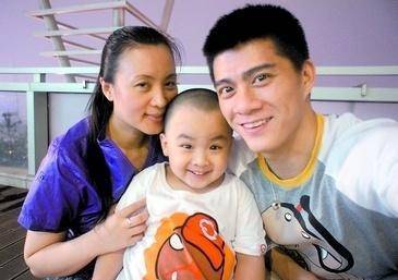 奥运冠军傅海峰家庭现状,妻子是人大高材
