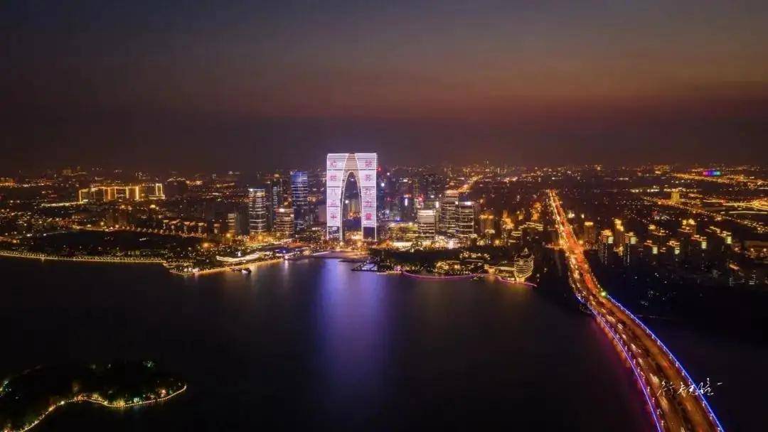 GDP突破20000亿_中国gdp突破百万亿(3)