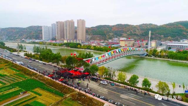 大美临县城区湫河又添一景——新建人行景观甘泉桥正式通行