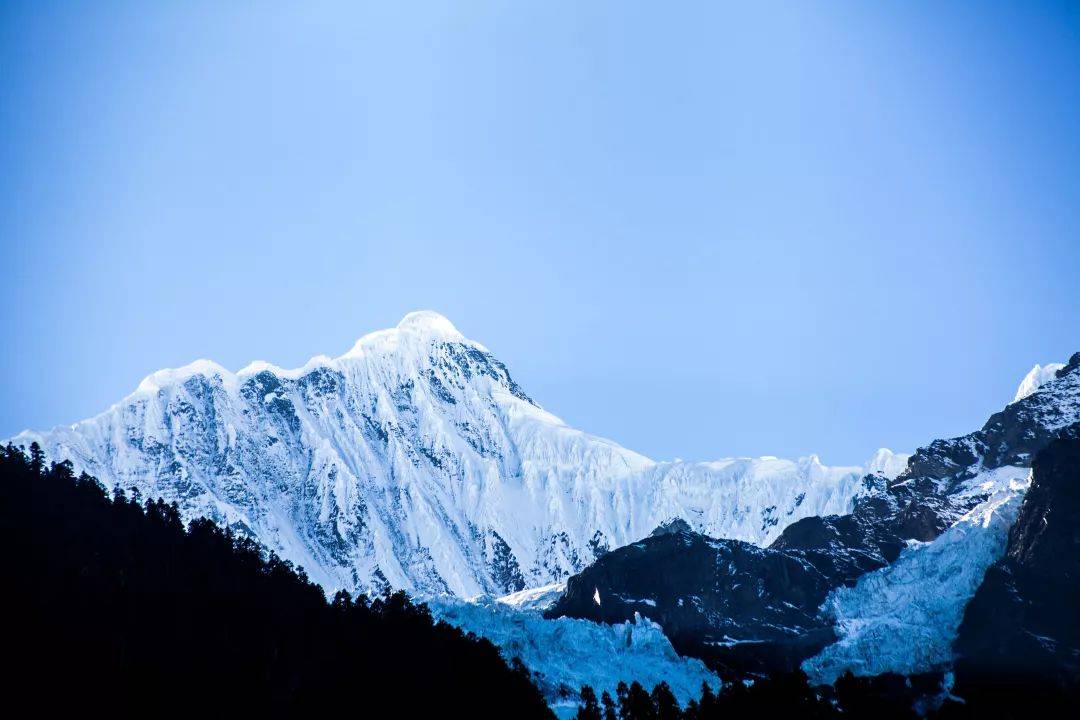 五十六民族之藏族风情_梅里雪山