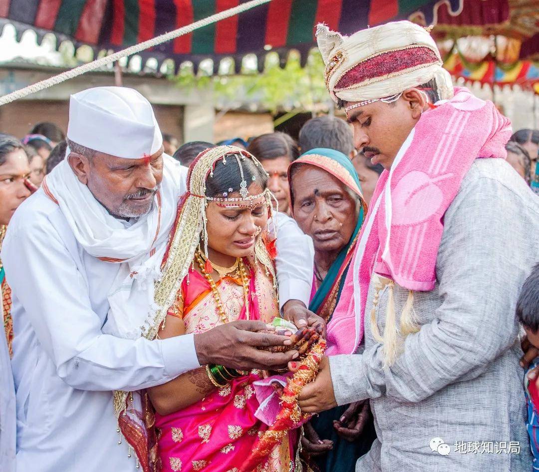 在印度，娶一个女生能拿多少彩礼钱？|地球知识局