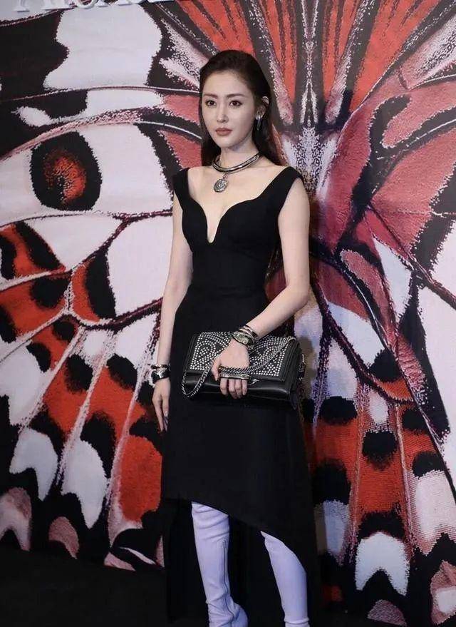 当红|张天爱穿深V领大秀魔鬼身材!当红美女雪肤娇嫩性感迷人