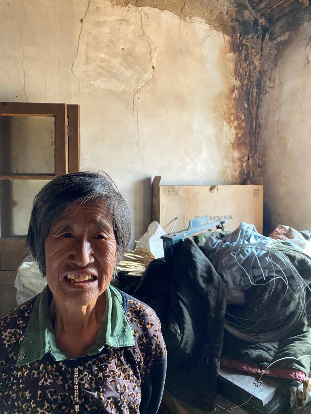 清水慈善为瓦房店祝华街道送爱心物资