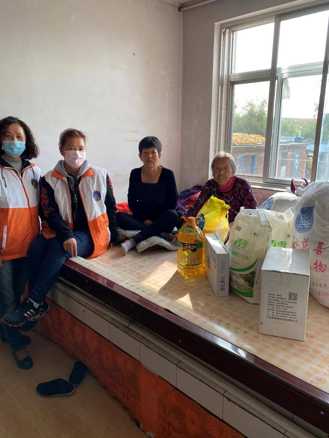 清水慈善为瓦房店祝华街道送爱心物资