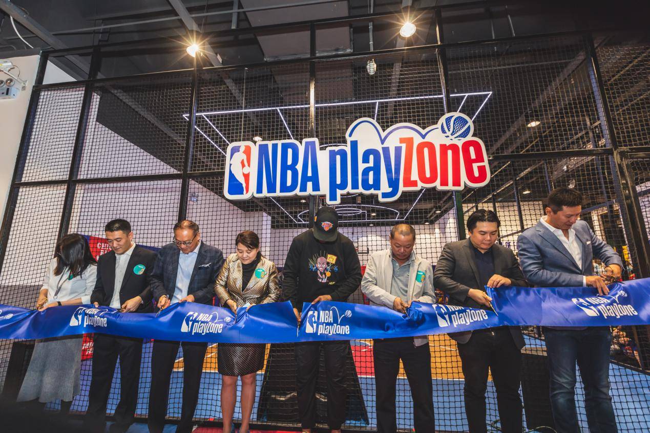 《NBA乐园天津熙悦汇店盛大开幕，马布里亲临现场与球迷互动》