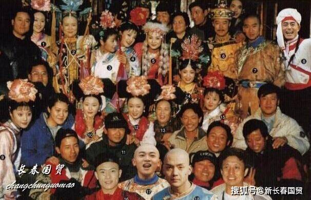 传奇网页私服丫鬟“彩霞”近照,优雅端庄气质好,依然活跃在演艺圈