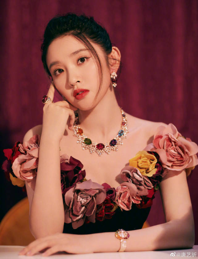 张若昀|唐艺昕产后首秀尽显女人味，窈窕身材抢镜，张若昀双重表白超甜蜜