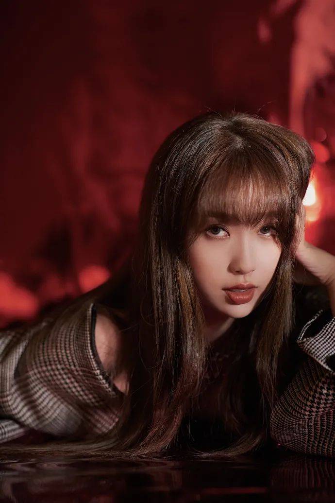 锁骨|虞书欣大秀白皙香肩迷人锁骨！魔鬼身材性感妩媚魅力足